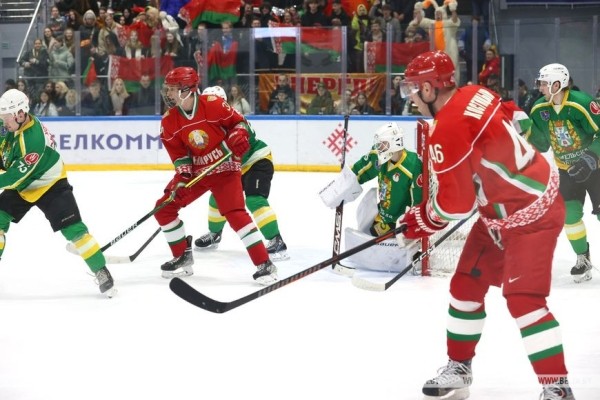 Хоккейная команда Президента вышла в финал любительского турнира Хоккейная команда Президента вышла в финал любительского турнира