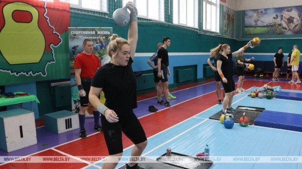ФОТОФАКТ: В Минской области прошел Кубок защитников Отечества по гиревому марафону