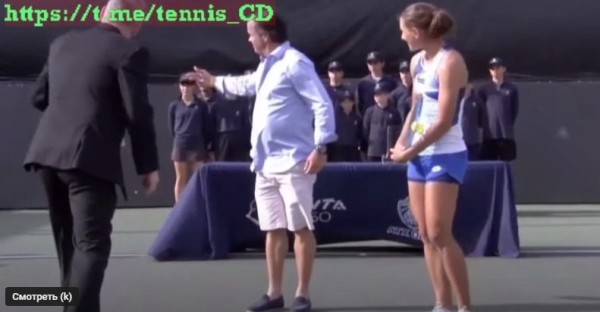 Теннис.  Украинка Костюк и россиянка Грачева не стали пожимать друг другу руки и фотографироваться вместе
 