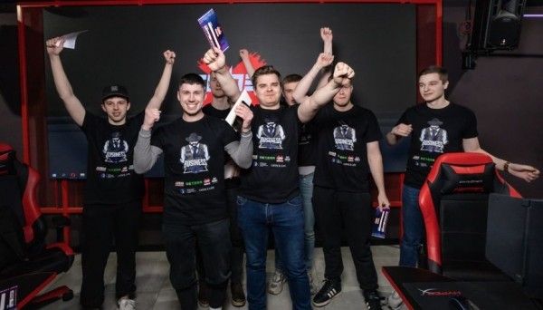 8 компаний и яркая победа: как прошел корпоративный кибертурнир Business Strike 8 компаний и яркая победа: как прошел корпоративный кибертурнир Business Strike