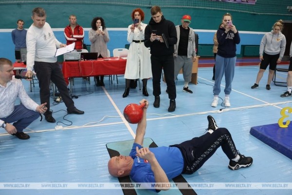 ФОТОФАКТ: В Минской области прошел Кубок защитников Отечества по гиревому марафону