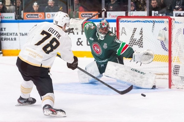 Хоккей. Кубок Гагарина. "Адмирал" обыграл "Ак Барс", сократив счет в серии. Евгений Лисовец отметился результативной передачей
Хоккей. Кубок Гагарина. "Адмирал" обыграл "Ак Барс", сократив счет в серии. Евгений Лисовец отметился результативной передачей