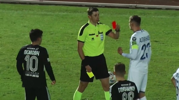 Футбол.  "Динамо" Брест — "Торпедо". Видео скандального момента с удалением Олехновича. Он ударил по лицу Лисаковича
  