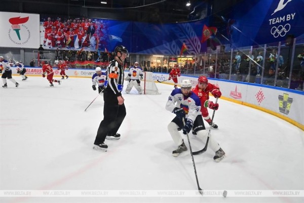 Хоккейная команда Президента победила сборную Брестской области в матче любительского турнира