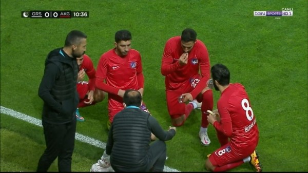 Футбол. В АПЛ могут ввести паузы во время матчей для игроков-мусульман во время Рамадана
Футбол. В АПЛ могут ввести паузы во время матчей для игроков-мусульман во время Рамадана