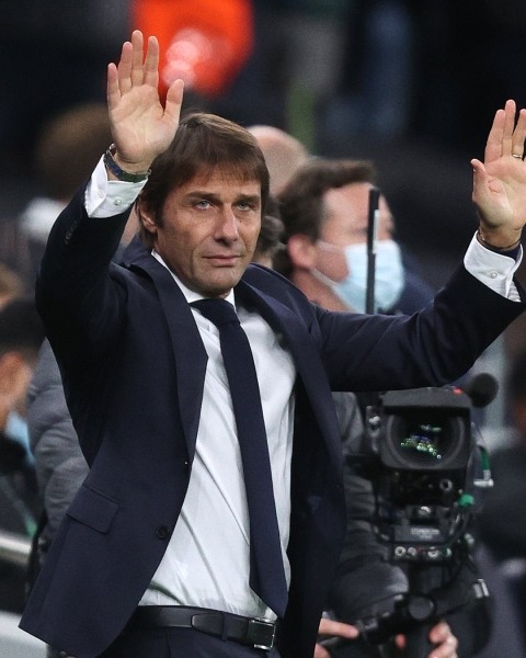 Футбол.  Антонио Конте и "Тоттенхэм" разорвали контракт
 