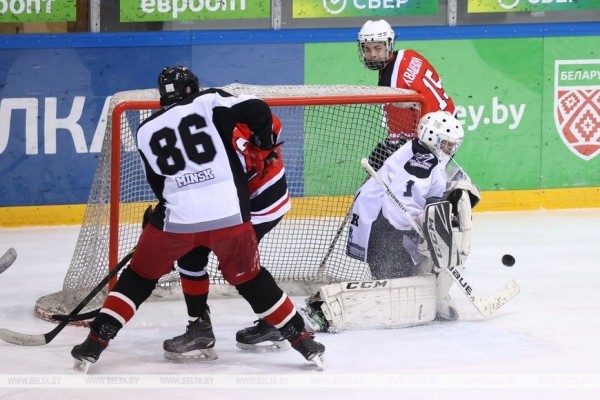 Юные хоккеисты минского "Локомотива" выиграли "Золотую шайбу"