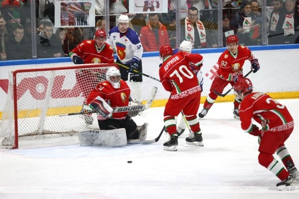 Хоккейная команда Президента победила сборную Брестской области в матче любительского турнира