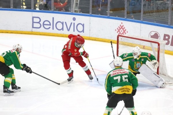 Хоккейная команда Президента вышла в финал любительского турнира Хоккейная команда Президента вышла в финал любительского турнира