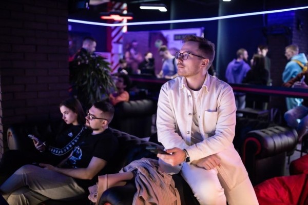 8 компаний и яркая победа: как прошел корпоративный кибертурнир Business Strike 8 компаний и яркая победа: как прошел корпоративный кибертурнир Business Strike