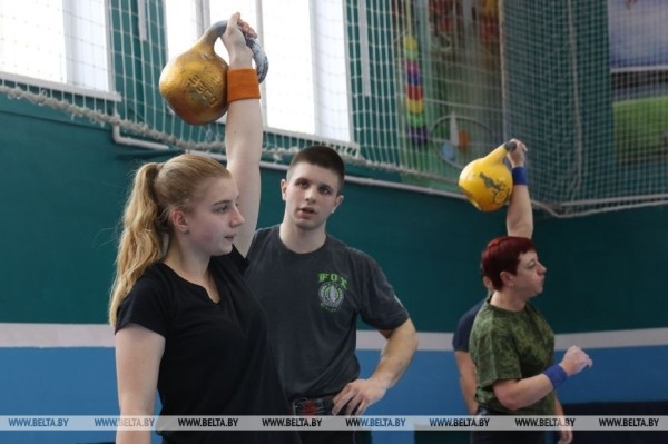 ФОТОФАКТ: В Минской области прошел Кубок защитников Отечества по гиревому марафону