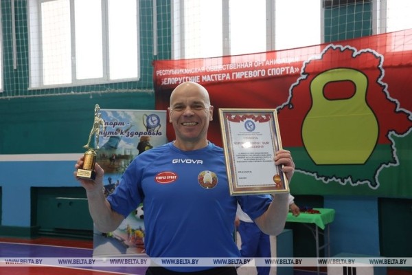 ФОТОФАКТ: В Минской области прошел Кубок защитников Отечества по гиревому марафону