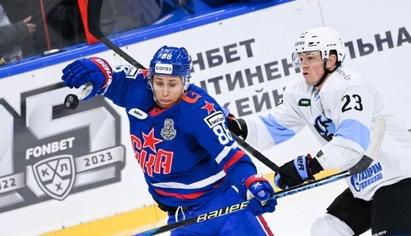 Хоккей.  Артем Демков: переживал, когда падал. В тот момент думал, что сейчас сильно ударюсь спиной и будет очень больно
 