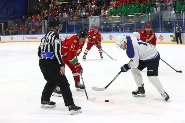 Хоккейная команда Президента победила сборную Брестской области в матче любительского турнира