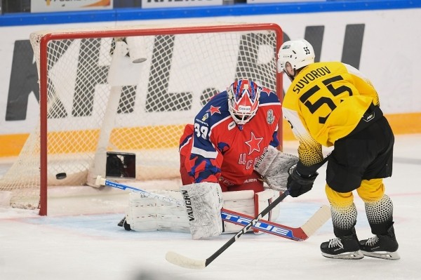 Хоккей.  КХЛ. Гол и ассист Суворова помог "Северстали" в овертайме одолеть ЦСКА и сравнять счет в серии плей-офф
 