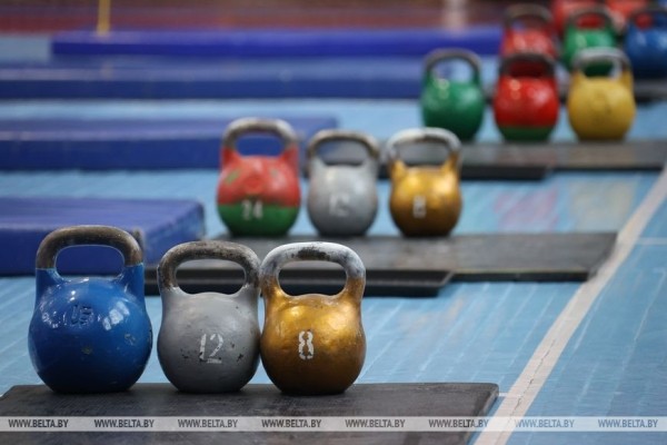 ФОТОФАКТ: В Минской области прошел Кубок защитников Отечества по гиревому марафону