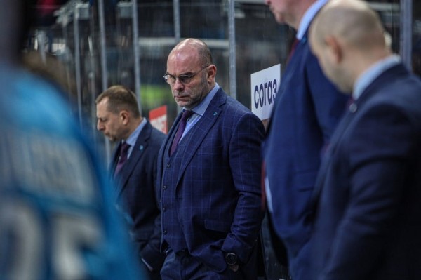 Хоккей. Дмитрий Ерыкалов: ставлю на то, что эта серия станет для Вудкрофта последней в "Динамо" и КХЛ
Хоккей. Дмитрий Ерыкалов: ставлю на то, что эта серия станет для Вудкрофта последней в "Динамо" и КХЛ