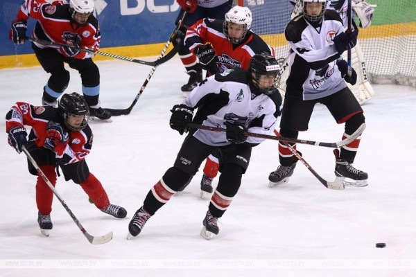 Юные хоккеисты минского "Локомотива" выиграли "Золотую шайбу"