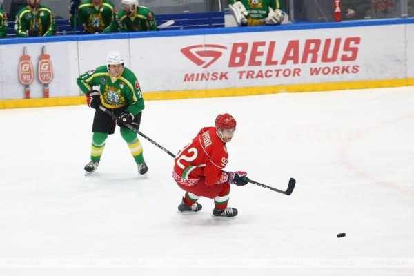 Хоккейная команда Президента вышла в финал любительского турнира Хоккейная команда Президента вышла в финал любительского турнира