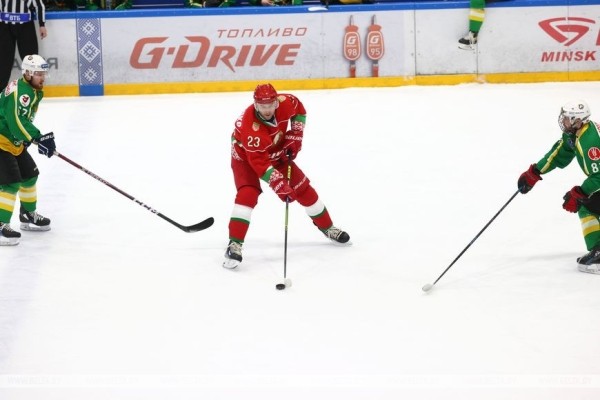 Хоккейная команда Президента вышла в финал любительского турнира Хоккейная команда Президента вышла в финал любительского турнира