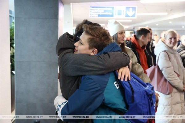 ФОТОФАКТ: Белорусские спортсмены вернулись домой после участия во II зимних Международных играх "Дети Азии"