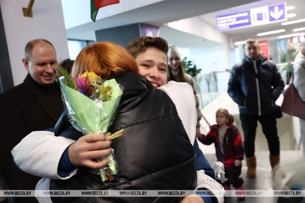 ФОТОФАКТ: Белорусские спортсмены вернулись домой после участия во II зимних Международных играх "Дети Азии"