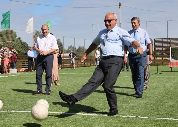 Футбол.  Экс-глава Витебского облисполкома Николай Шерстнев будет баллотироваться на пост главы БФФ
 