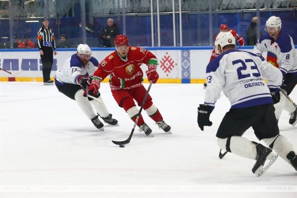 Хоккейная команда Президента победила сборную Брестской области в матче любительского турнира