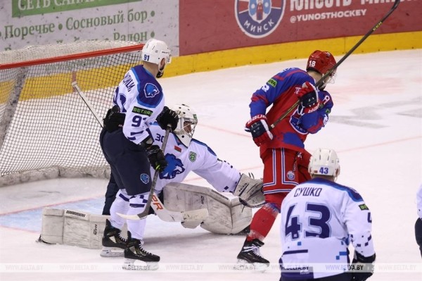 ФОТОФАКТ: Хоккеисты "Юности" одержали победу во втором матче серии плей-офф ФОТОФАКТ: Хоккеисты "Юности" одержали победу во втором матче серии плей-офф