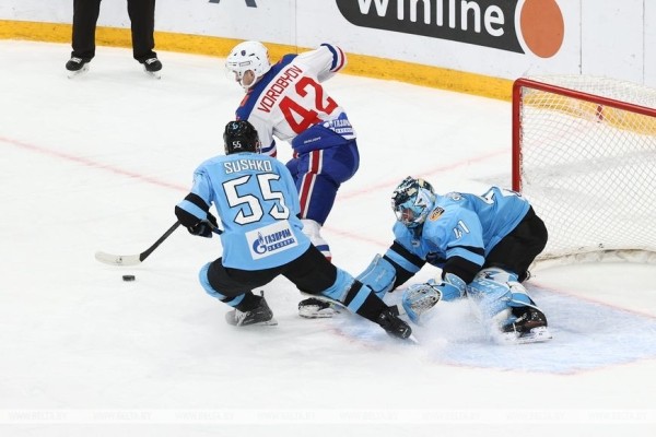 Минские динамовцы проиграли СКА в третьем матче первого раунда плей-офф КХЛ