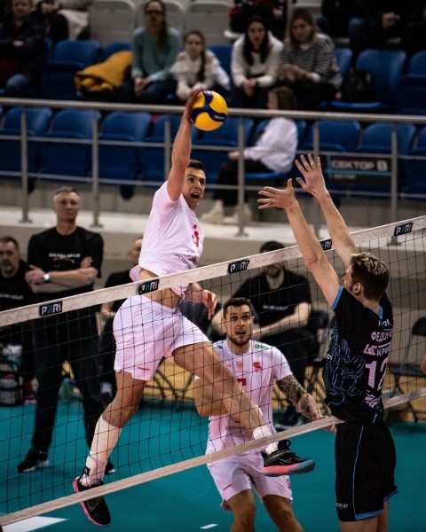 Разное. Волейболисты "Строителя" проиграли "Белогорью" в матче российской суперлиги
Разное. Волейболисты "Строителя" проиграли "Белогорью" в матче российской суперлиги