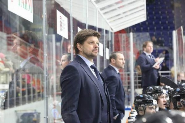 Хоккей.  Андрей Михалев: на тренировке повышаешь голос на сына, и остальные все прекрасно понимают, что я ко всем одинаков
 