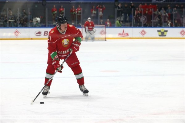 Хоккейная команда Президента победила сборную Брестской области в матче любительского турнира