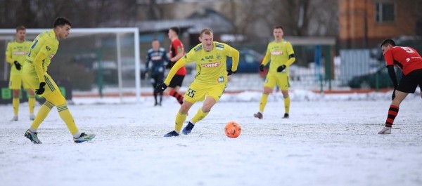 Футбол. БАТЭ повторно разгромил "Белшину" и вышел в полуфинал Кубка Беларуси, Лаптев оформил хет-трик
Футбол. БАТЭ повторно разгромил "Белшину" и вышел в полуфинал Кубка Беларуси, Лаптев оформил хет-трик