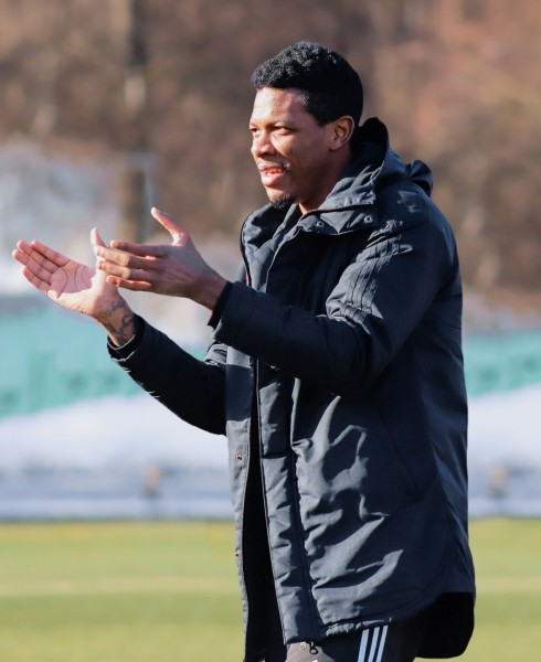 Футбол. Эммануэль Овоно из жодинского "Торпедо" вызван в молодежную сборную Габона
Футбол. Эммануэль Овоно из жодинского "Торпедо" вызван в молодежную сборную Габона