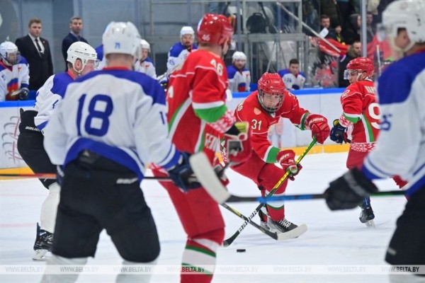 Хоккейная команда Президента победила сборную Брестской области в матче любительского турнира