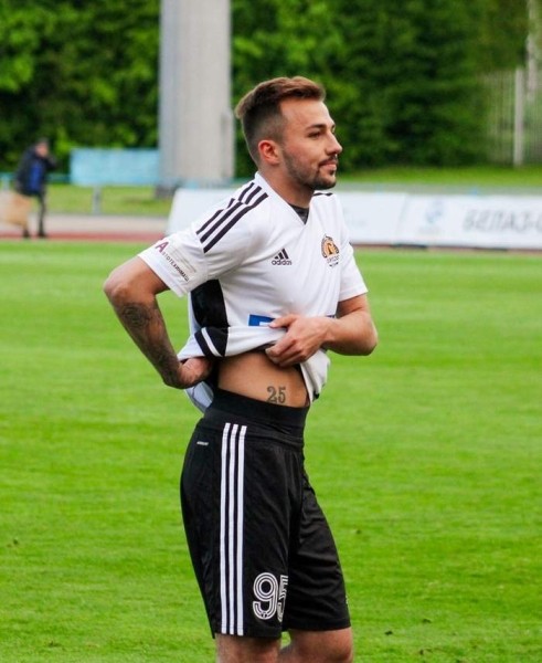 Футбол. 22-летний Кирилл Кириленко перешел в "Нафтан" — это уже восьмой клуб в карьере игрока
Футбол. 22-летний Кирилл Кириленко перешел в "Нафтан" — это уже восьмой клуб в карьере игрока