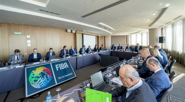 Баскетбол. Комитет ФИБА единогласно проголосовал за недопуск сборных Беларуси и России к участию в отборе на Евробаскет-2025
Баскетбол. Комитет ФИБА единогласно проголосовал за недопуск сборных Беларуси и России к участию в отборе на Евробаскет-2025