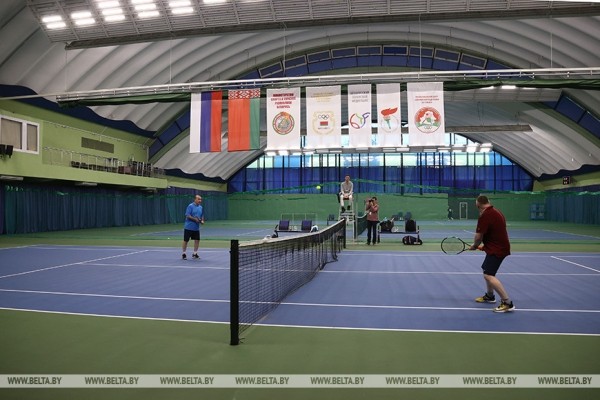 ФОТОФАКТ: В Минске завершился теннисный турнир на Кубок посольства России ФОТОФАКТ: В Минске завершился теннисный турнир на Кубок посольства России