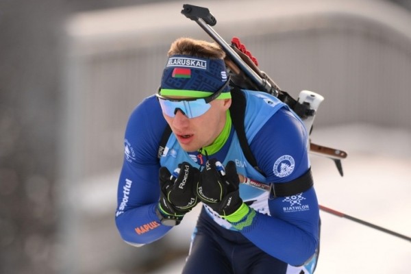 Биатлон.  Антон Смольский: принципиально выступать с флагом. Но если выбора не будет, все равно будем защищать честь страны
 