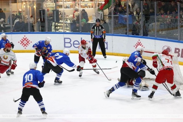 Хоккейная команда Президента одержала первую победу в финале любительского турнира Хоккейная команда Президента одержала первую победу в финале любительского турнира