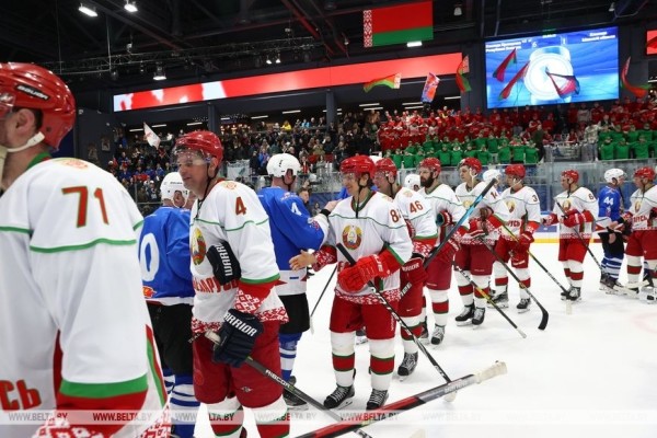 Хоккейная команда Президента одержала первую победу в финале любительского турнира Хоккейная команда Президента одержала первую победу в финале любительского турнира