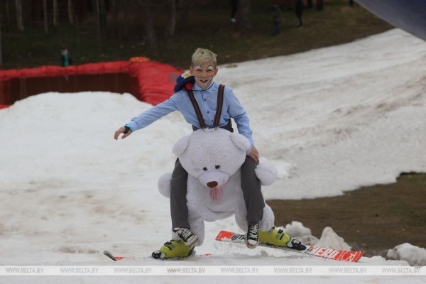 ФОТОФАКТ: В комплексе "Логойск" состоялось закрытие горнолыжного сезона
