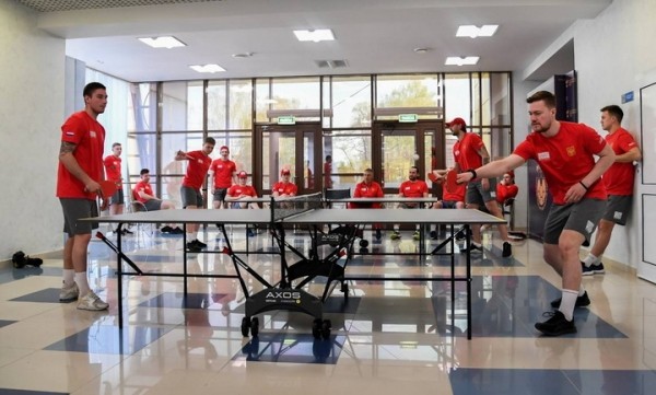 Хоккей.  Роман Ротенберг о подготовке "России 25" к матчам с белорусами: поиграли в футбол и настольный теннис, едем в кинотеатр
 