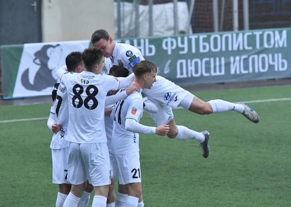 Футбол. "Ислочь" разгромила "Сморгонь", забив четыре безответных гола
Футбол. "Ислочь" разгромила "Сморгонь", забив четыре безответных гола