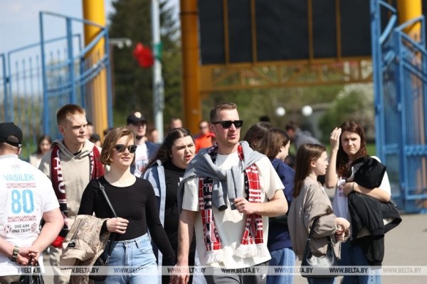 "За наших болею от чистого сердца!" Болельщики ХК "Неман" о том, чего ждут от финала