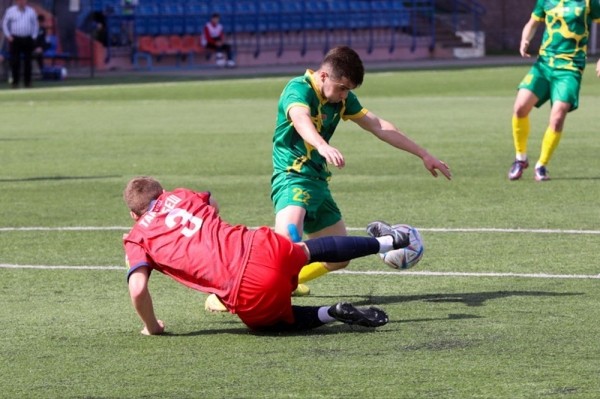 Футбол.  Курьезная ошибка Нечаева и гол Савицкого помогли "Неману" в гостях минимально одолеть "Минск"
 
