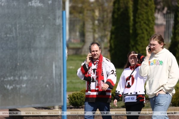 "За наших болею от чистого сердца!" Болельщики ХК "Неман" о том, чего ждут от финала