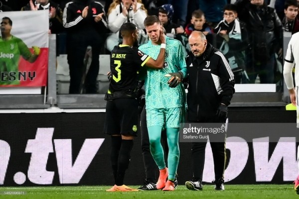 Футбол.  Лига Европы. Срочное обследование Войцеха Щенсного не выявило у голкипера "Ювентуса" проблем с сердцем
 