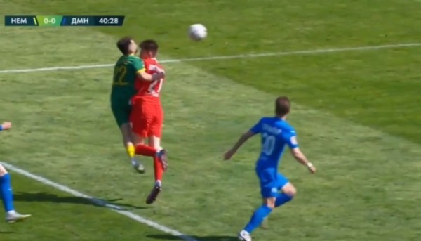 Футбол.  Хавбек "Немана" Алимардон Шукуров пришел в себя после жесткого столкновения с вратарем минского "Динамо"
 